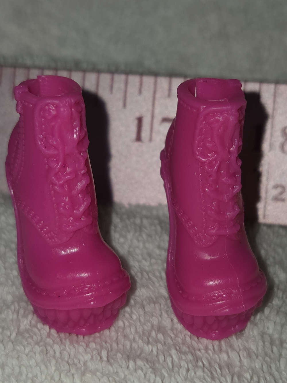 Mattel Monster High Venus Coffin Bean Bright Pink Lace-Up Doll Platform Boots